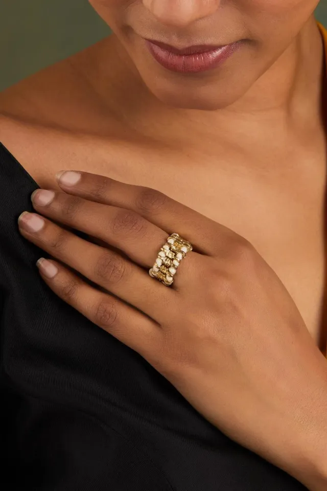 House of Tuhina Falak anello oro Bloom fatto a mano
