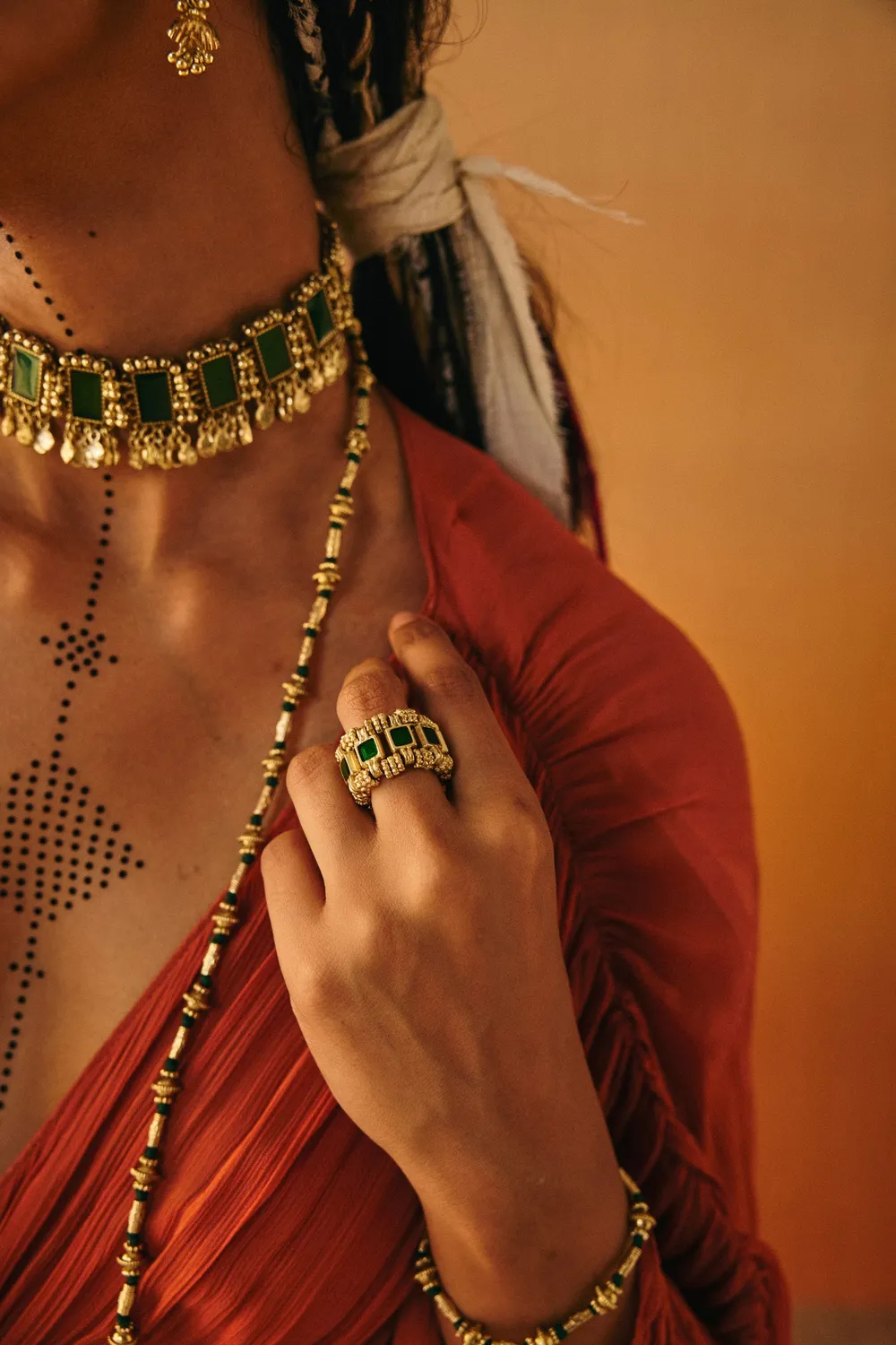 House of Tuhina Padma anello blu acqua fatto a mano