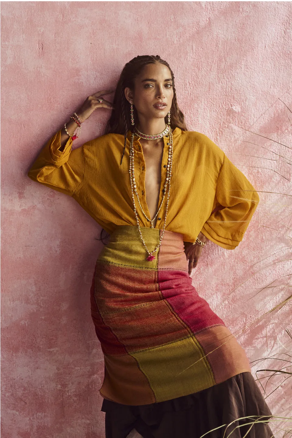 House of Tuhina Mumtaz choker smalto oro sole