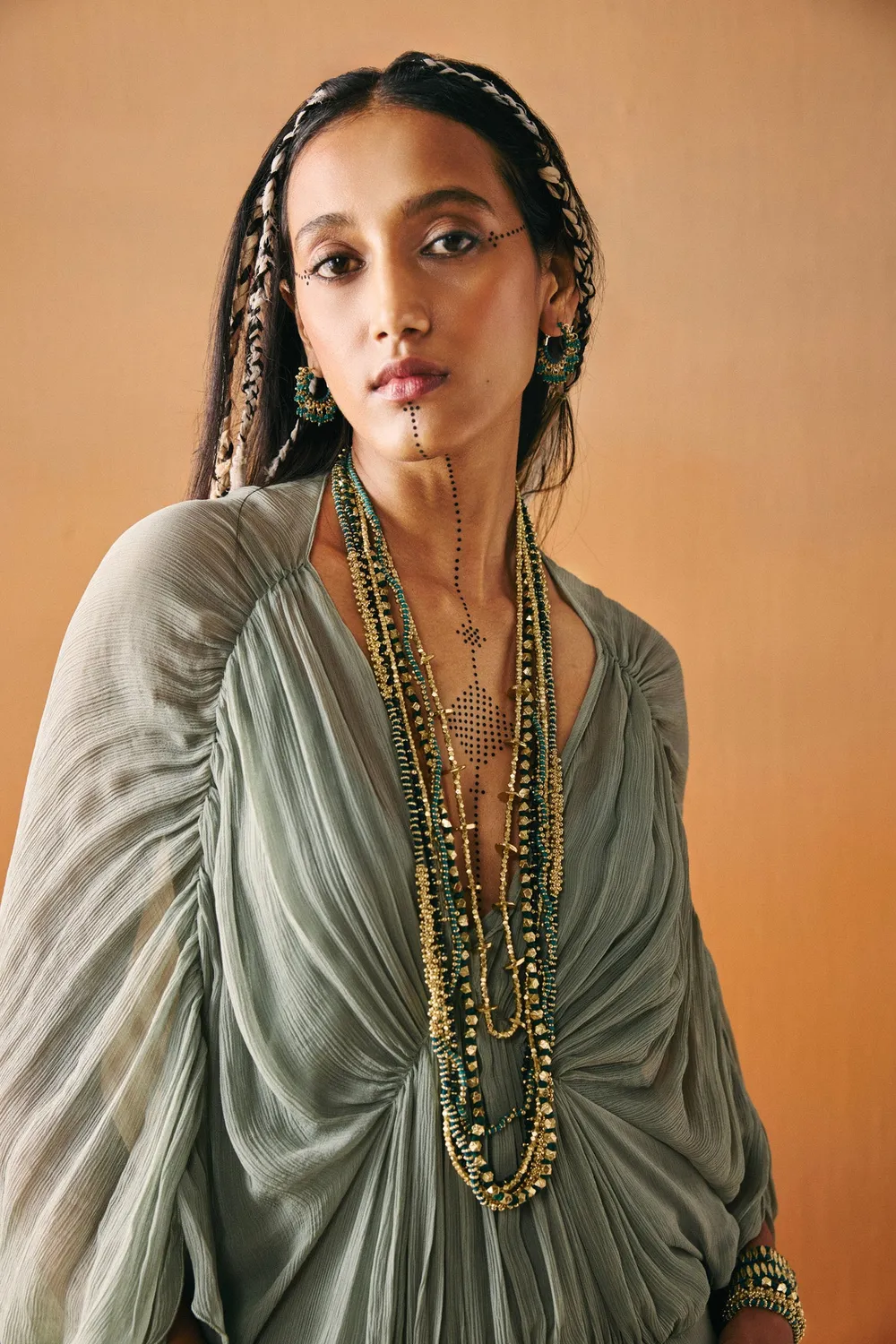 House of Tuhina Mohini girocollo verde mare oro sole