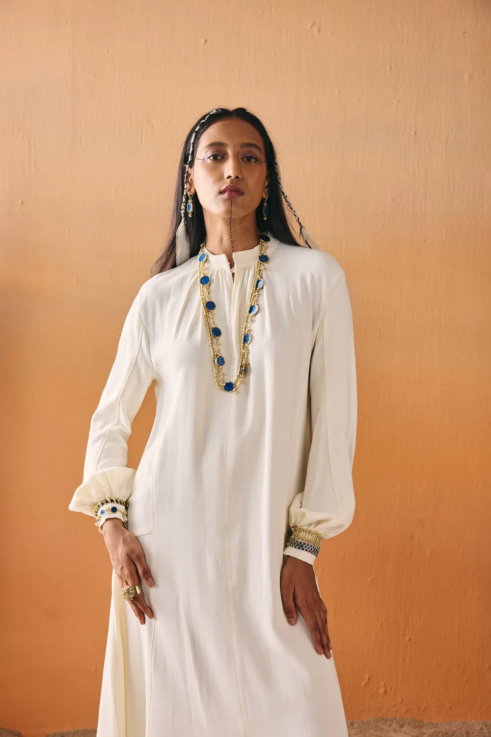 House of Tuhina Trajva Enamel Multi-Row Pearl collana smalto