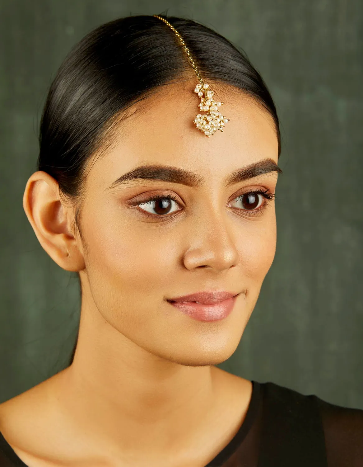 House of Tuhina Jhoomer Pearl maangtikka oro perla
