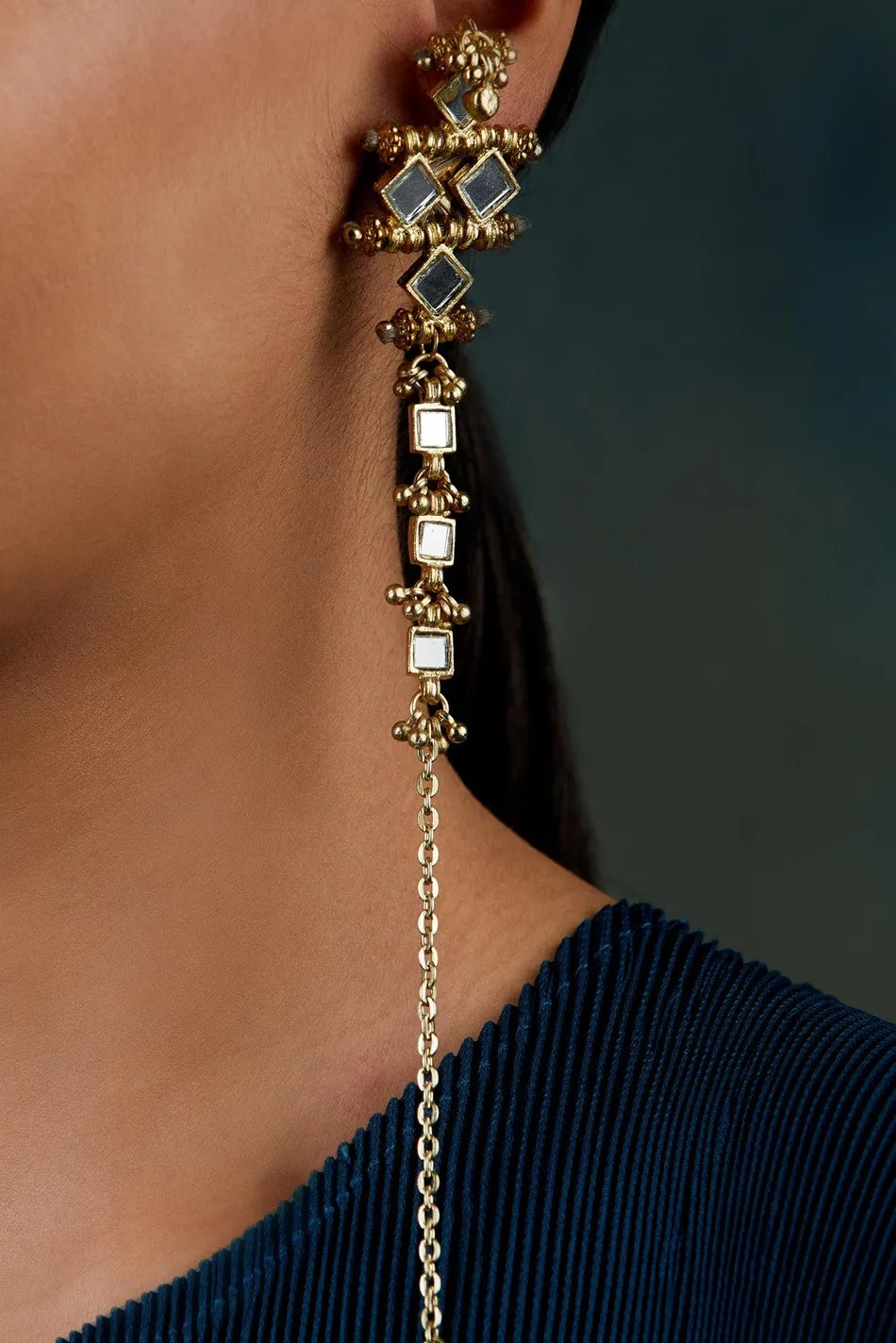 House of Tuhina Mumtaz orecchini Mirror Gold con catenella