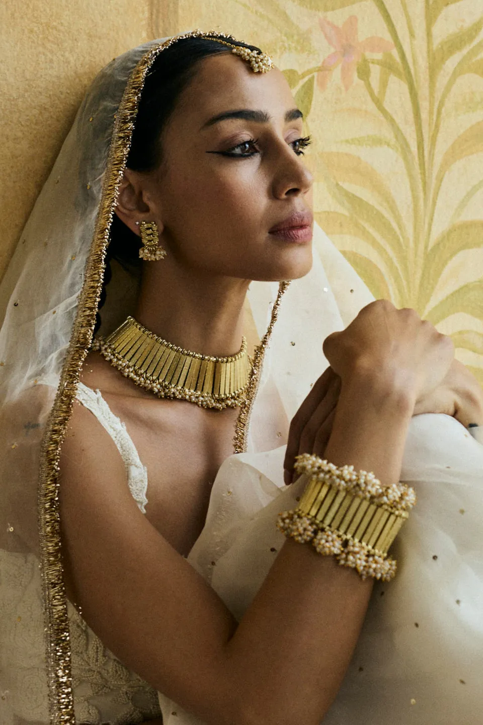 House of Tuhina Look 2 set 5 gioielli oro coordinati