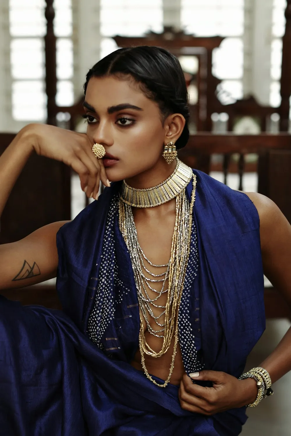 House of Tuhina Hema choker oro fatto a mano