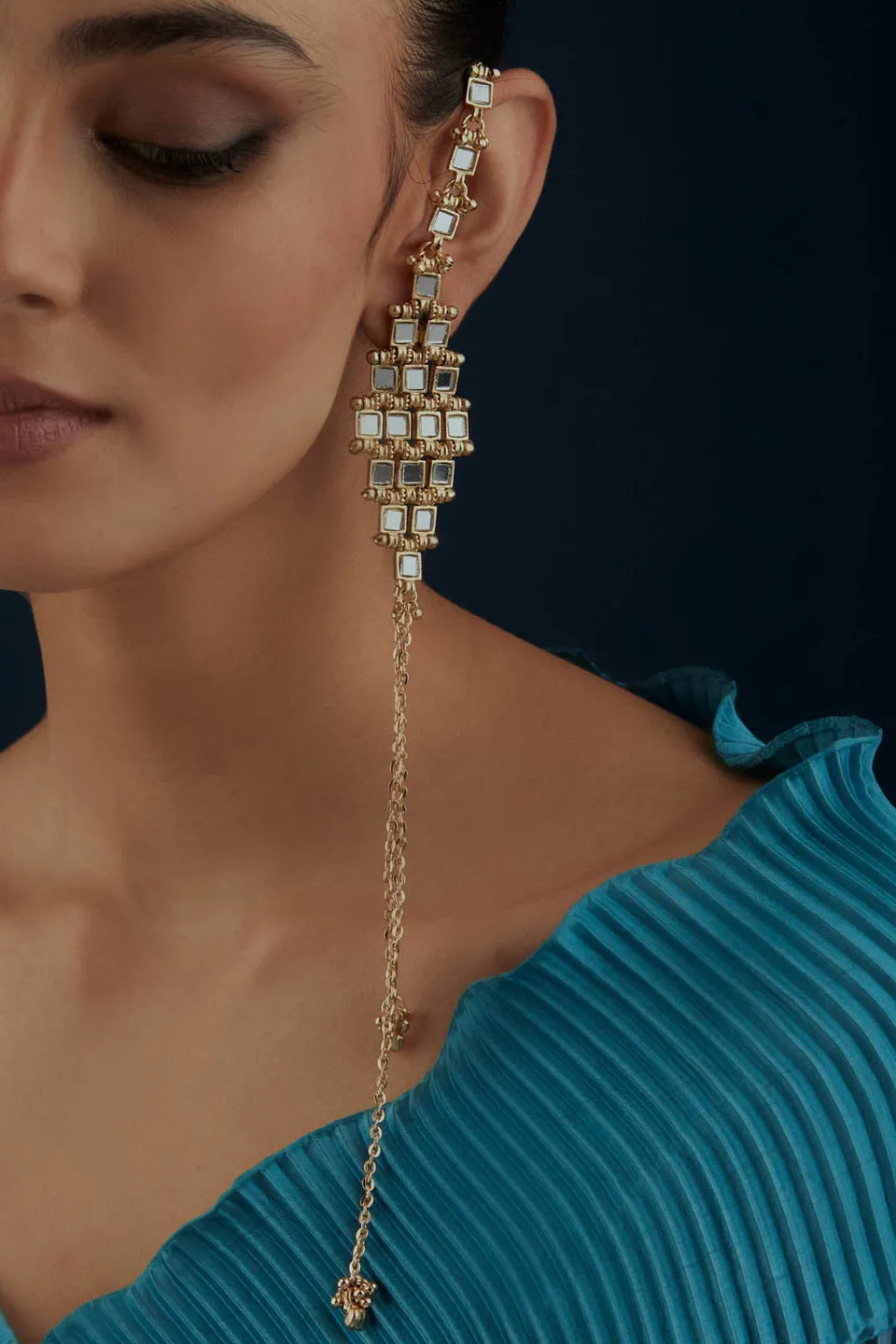 House of Tuhina Falak orecchini lunghi oro specchio